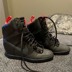 Nike Dunk Sky High Wedge Sneaker Boot Iridescent Leather Wmn Size 9 H20 Repel